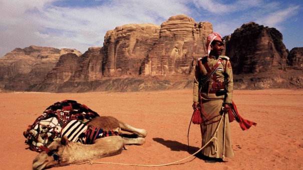 SIAMO A CAMMELLO?  Giordania, Wadi Rum. Anche le navi del deserto qualche volta pretendono l’ormeggio.aaaWadi rum1 copia 2